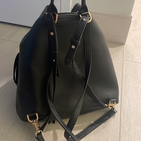 Guess backpack just wore it a few times. Very good state - Picture 3 of 4